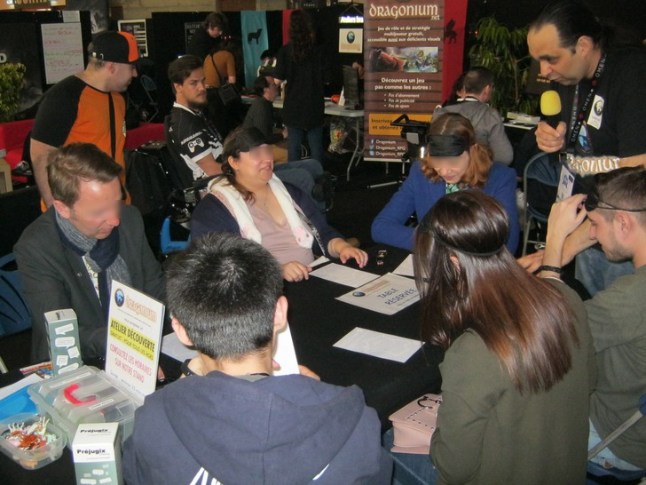 Atelier de sensibilisation à la cécité durant la Gamers Assembly